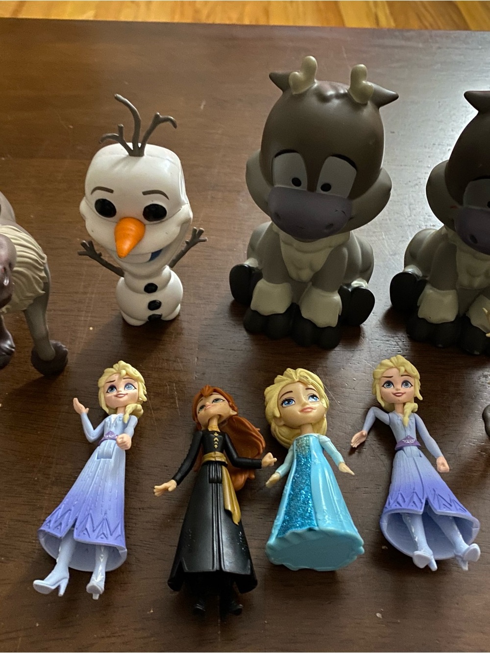 Disney Frozen Mini Figure Set - Elsa, Anna & Olaf (Blue, White, Brown, Purple)